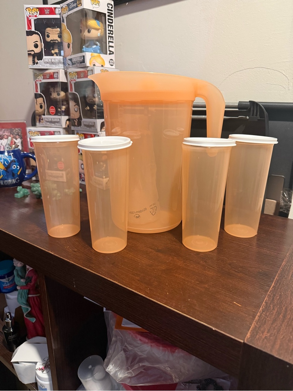 Tupperware pitcher infuser with 4 matching tumblers with lid